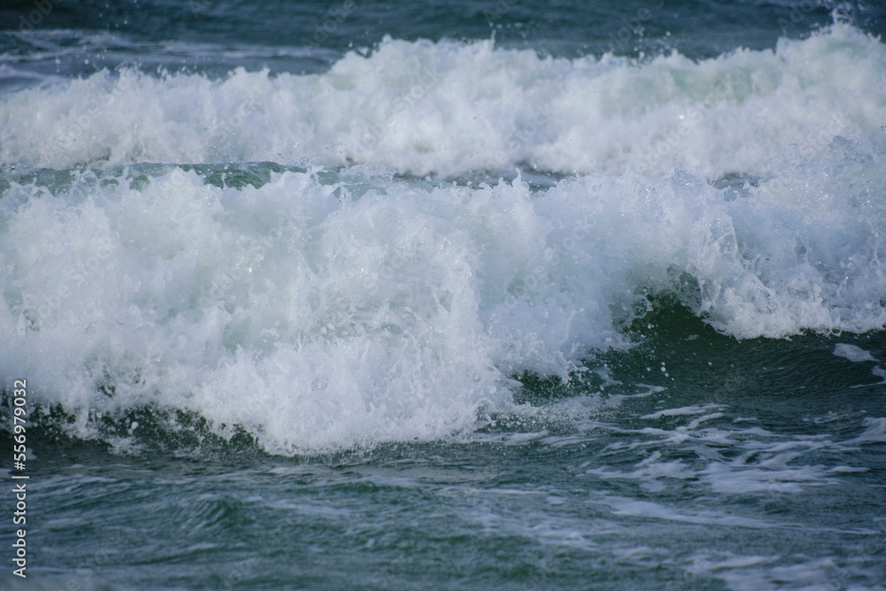 Fototapeta premium Surf wave with foam splashes on sea.