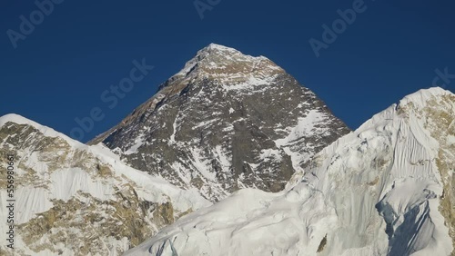Beautifull Everest mountain landscape at the Everest Base Camp trek in the Himalaya, Nepal. Himalaya landscape and mountain views.
