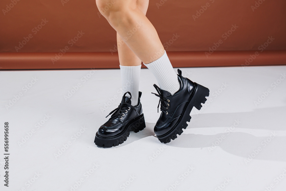 Ταπετσαρία Beautiful female legs in leather black lace-up oxford shoes