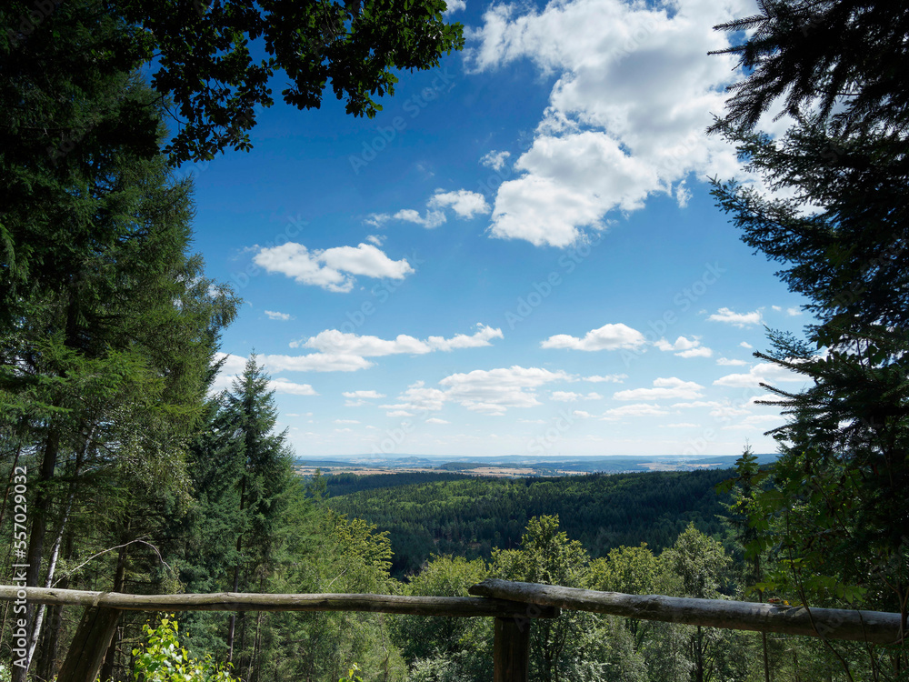 Fotka „Landschaft in Hessen. Aussichtspunkte von Gerlachsberg über