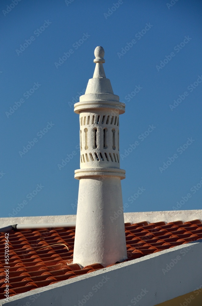 Chimenea típica algarvía, Ilha de Faro, Algarve, Portugal