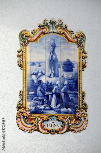 Azulejo de la Virgen de Fátima en Paderne, Algarve, Portugal photo