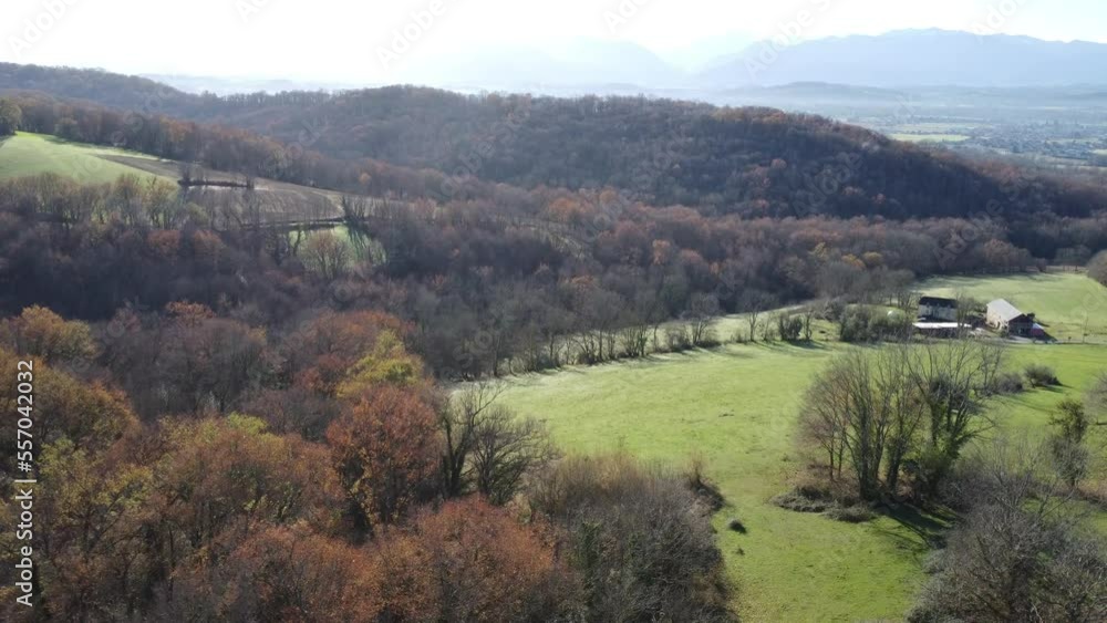 Vidéo en drone d'une colline