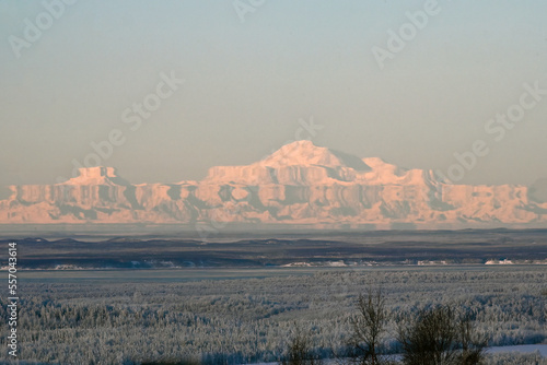 Billede på lærred A winter temperature inversion near Anchorage, Alaska, results in a Fata Morgana mirage of Denali and the Alaska Range