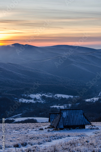 Fototapeta Naklejka Na Ścianę i Meble -  Bieszczady zachód słońca 