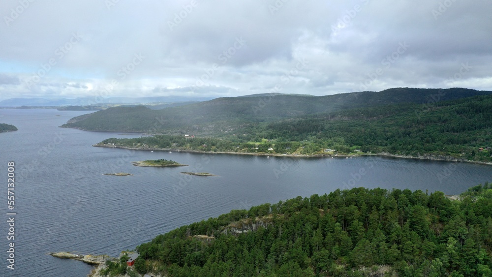 survol du fjord de Trondheim (asenfjord) et pointe de Frosta et île de Tautra en Norvège survol du fjord de Trondheim (asenfjord) et pointe de Frosta et île de Tautra en Norvège