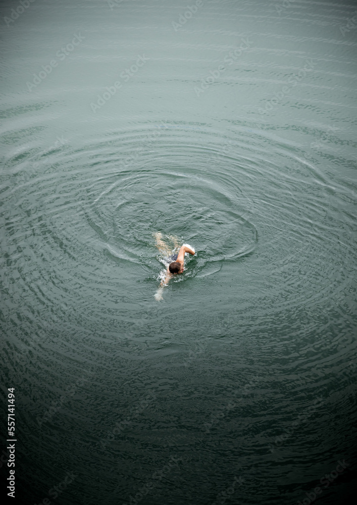 Φωτογραφία Athlete in swimming costume swimming the crawl in a mountain lake in the Pyrenee