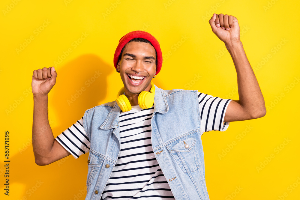 Photo of overjoyed positive guy wear trendy clothes celebrating nice purchase modern device isolated on yellow color background Photo of overjoyed positive guy wear trendy clothes celebrating nice purchase modern device isolated on yellow color background