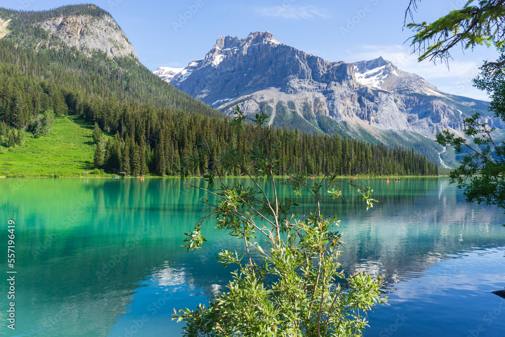 Emerald Lake and reflexion of the mountains, Yoho National Park, Bristish Columbia, Canada