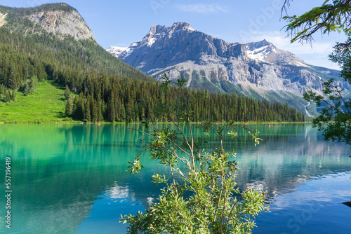 Fototapeta Naklejka Na Ścianę i Meble -  Emerald Lake and reflexion of the mountains, Yoho National Park, Bristish Columbia, Canada