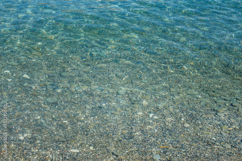 Obraz premium Texture of turquoise sea water with stones