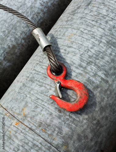 Foto Metal hook of the industrial crane.