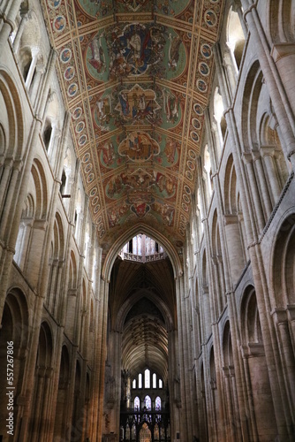 Foto Central nave of Holy Trinity Cathedral in Ely, England Great Britain