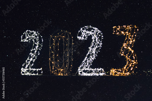 Año nuevo 2023 con estrellas de fondo