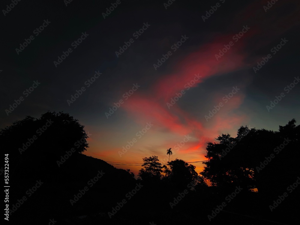 Obraz premium sunset in the mountains