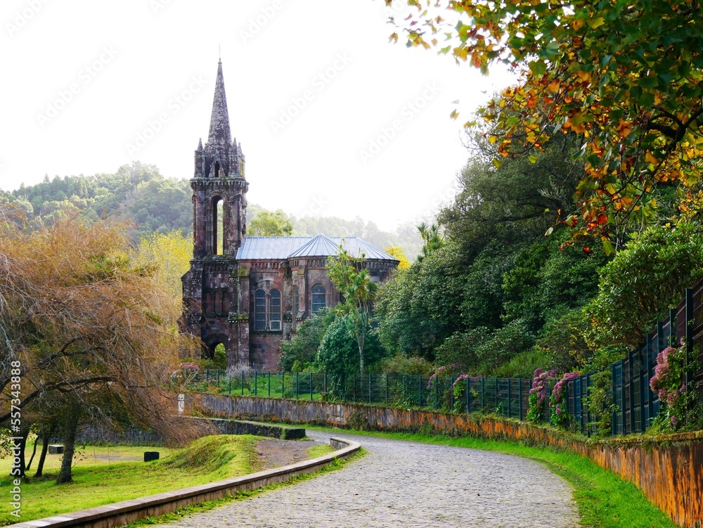 Ancienne chapelle gothique catholique Notre Dame des Victoires, capela de Nossa Senhora das vitorias près du lac de Furnas sur l'île de Sao Miguel dans l'archipel des Açores au Portugal. Europe Ancienne chapelle gothique catholique Notre Dame des Victoires, capela de Nossa Senhora das vitorias près du lac de Furnas sur l'île de Sao Miguel dans l'archipel des Açores au Portugal. Europe