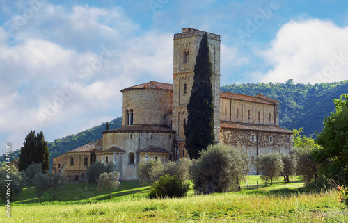 Принти на полотні View on Sant'Antimo abbey in Castelnuovo dell'Abate
