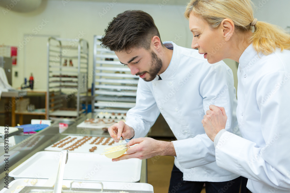 Obraz premium artisan chocolate making