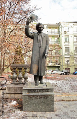 Monument to Sholom Aleichem in Kyiv, Ukraine photo