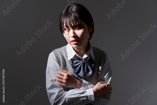 Photos 暗闇で怯える女子高生