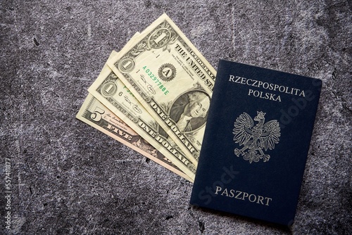 dolary amerykańskie i polski paszport 