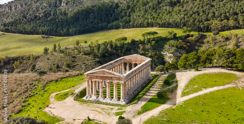 фотографія Temple of Segesta in the countryside of Sicily, Italy