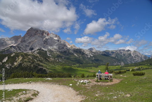 Aussichtspunkt in den Dolomiten mit Blick zur Hohen Gaisl