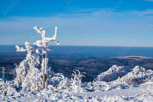 View of the Taunus from the snow-covered Großer Feldberg/Germany © fotografci