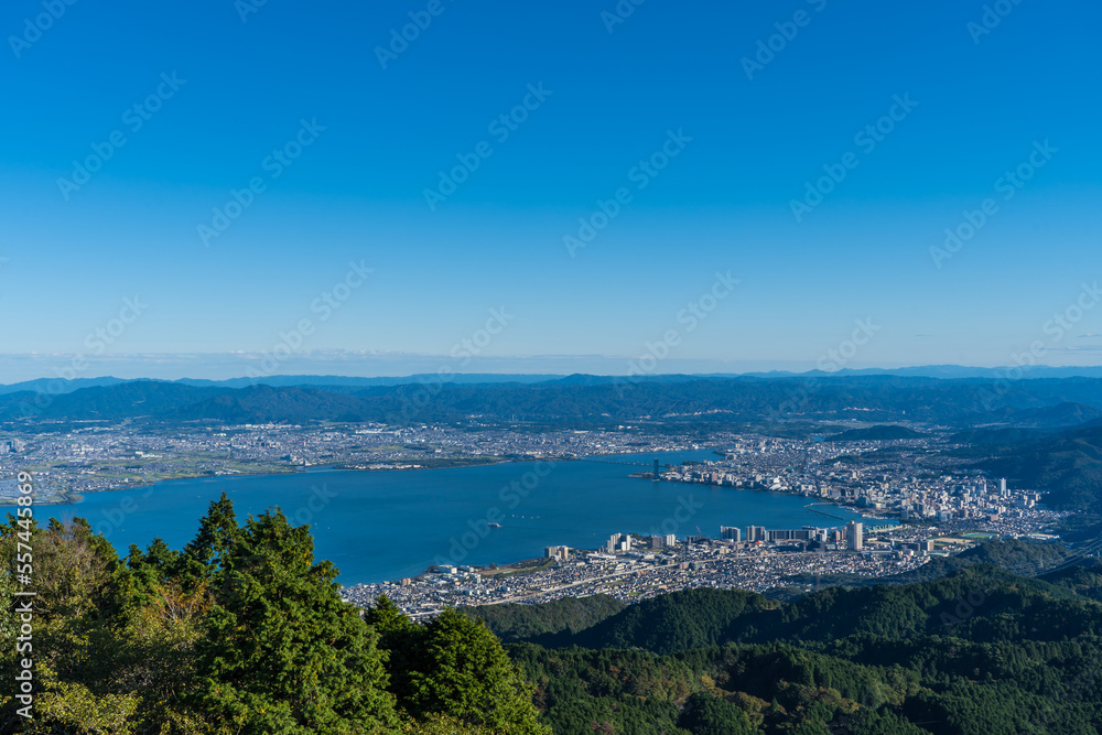 京都の比叡山山頂から望む琵琶湖の風景
