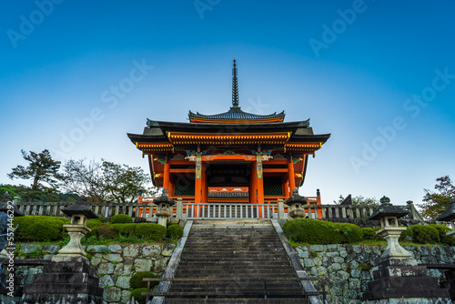 京都の清水寺の仁王門