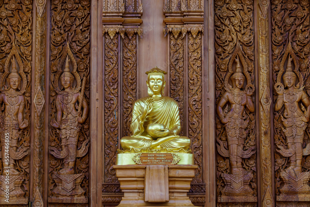 Fototapeta premium A golden statue of A Thai historical character