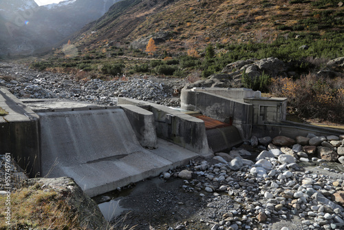 Wasserkraftwerk in den Pitztaler Alpen in Österreich photo