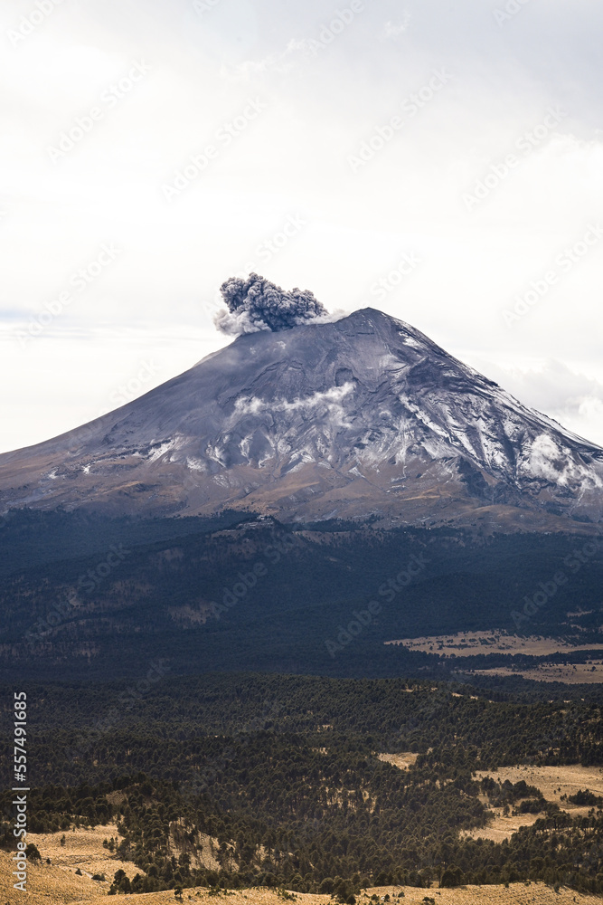 Volcanic active venting on Popocatépetl - Hiking at the feet of the Iztaccíhuatl volcanic mountain outside of mexico city in Izta-Popo National Park