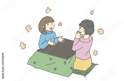 こたつで談笑する女性