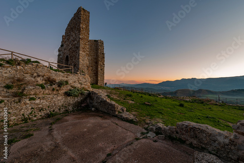 Veduta panoramica dai ruderi del castello di Cefalà Diana al crepuscolo, provincia di Palermo IT photo