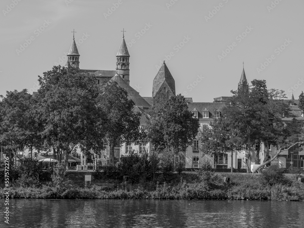 Obraz premium Die Stadt Maastricht an der Maas