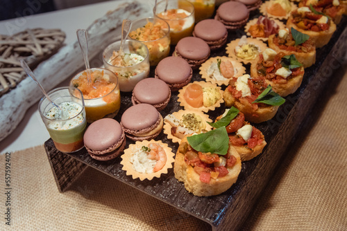 plateau de verrines et petit four de traiteur