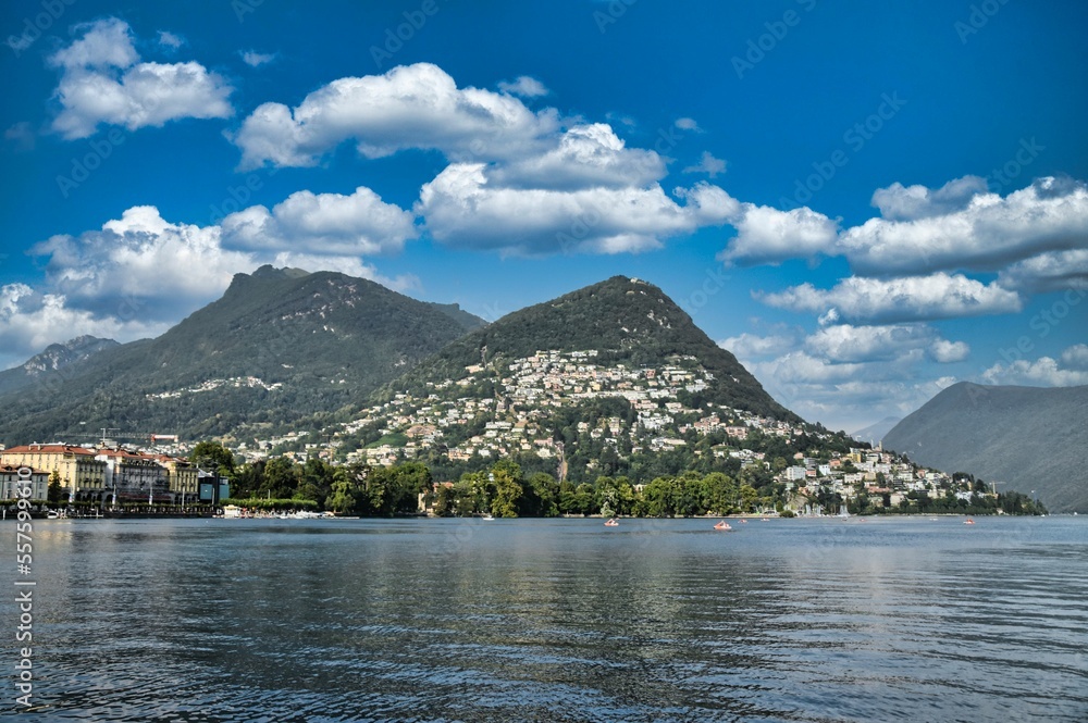 Naklejka premium Schweizer Alpen See 