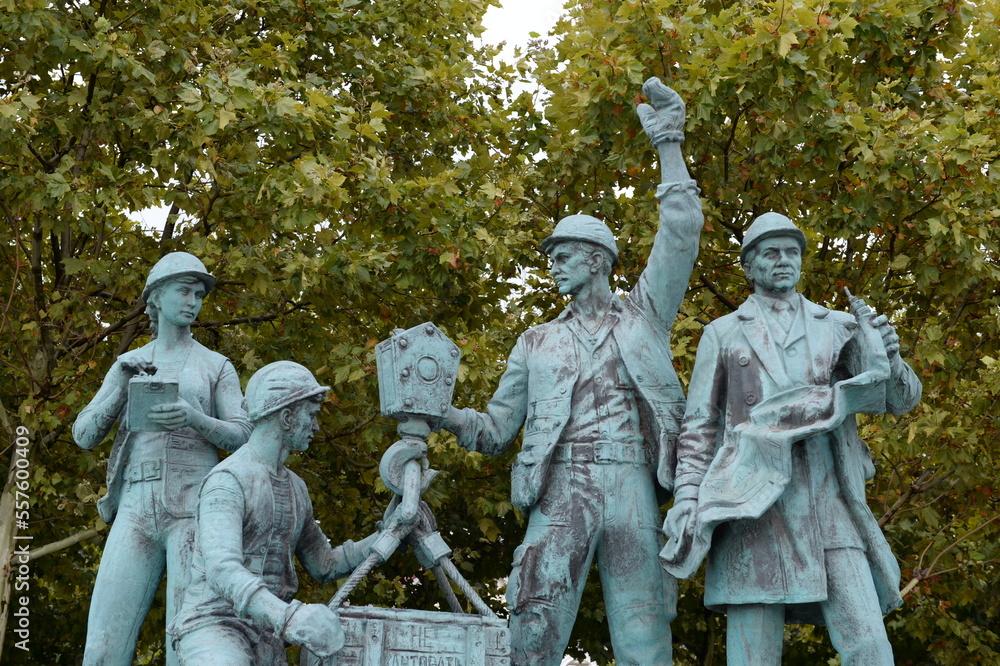 Monument to the Monument to the