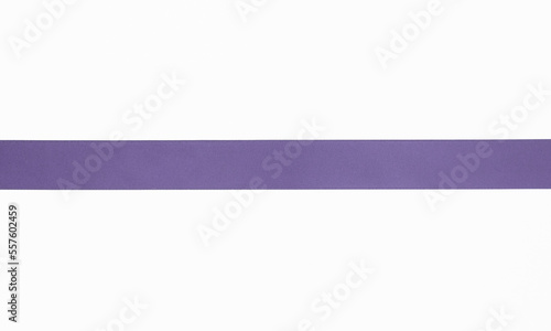 Free Download Ruban de satin pour paquet cadeau de couleur violet, isolé sur du fond blanc. Arrière-plan avec un ruban à plat sur fond blanc.	 - GFXLoad