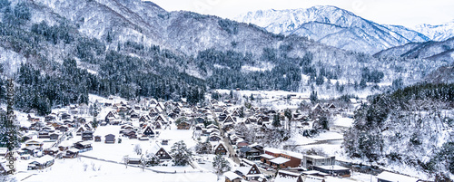 Foto Shirakawa-go (Shirakawa Village) in winter