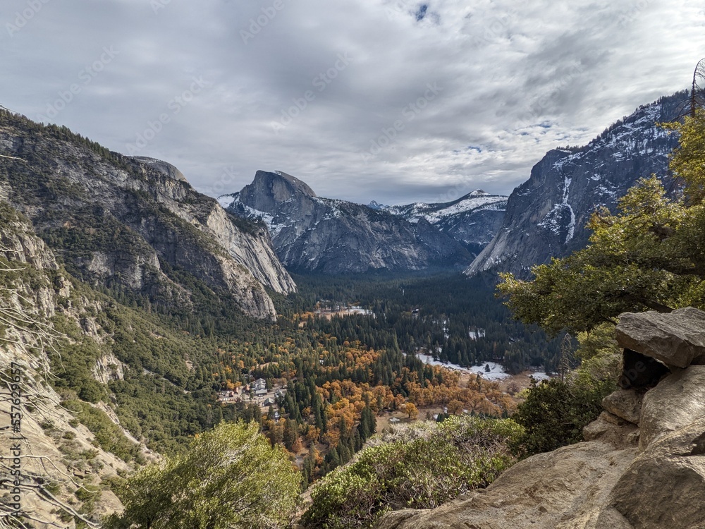 Fototapeta premium View from Upper Yosemite Falls