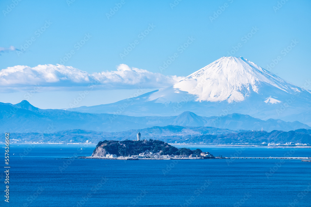 神奈川県逗子市披露山からの湘南江ノ島と富士山