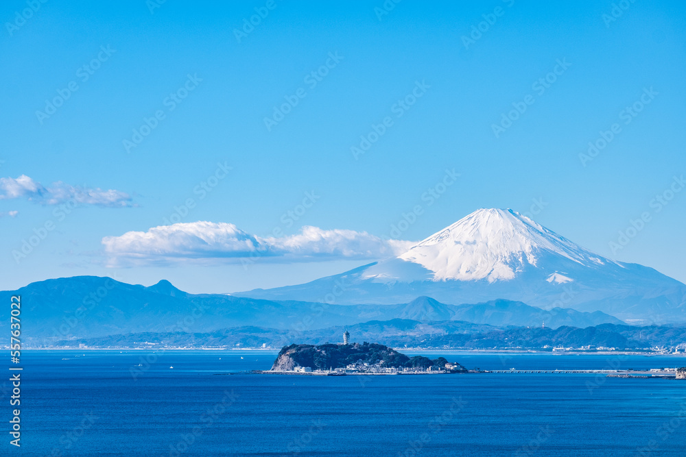 神奈川県逗子市披露山からの湘南江ノ島と富士山