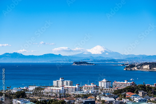 神奈川県逗子市披露山からの湘南江ノ島と富士山