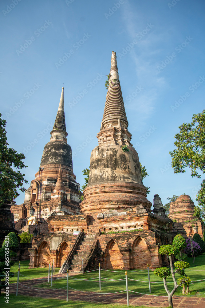 Fototapeta premium THAILAND AYUTTHAYA WAT YAI CHAI MONGKON