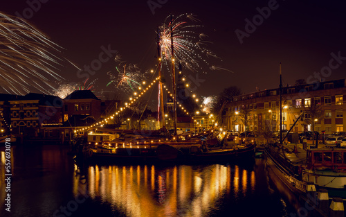 Canvas Print Nowy Rok w Gouda, fajerwerki nad historycznym portem, statki, światła