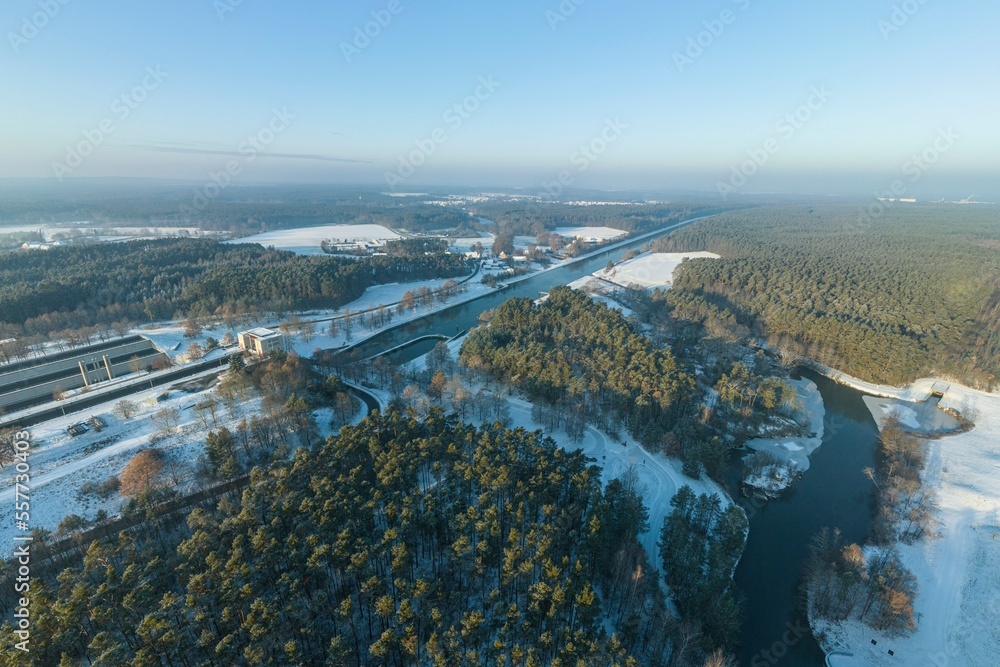 Eisiger Wintermorgen am Rothsee im Fränkischen Seenland, Ausblick auf den Main-Donau-Kanal nahe der Schleuse Eckersmühlen