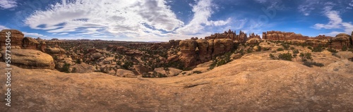 hiking the chesler park loop trail in the needles in canyonlands national park  usa