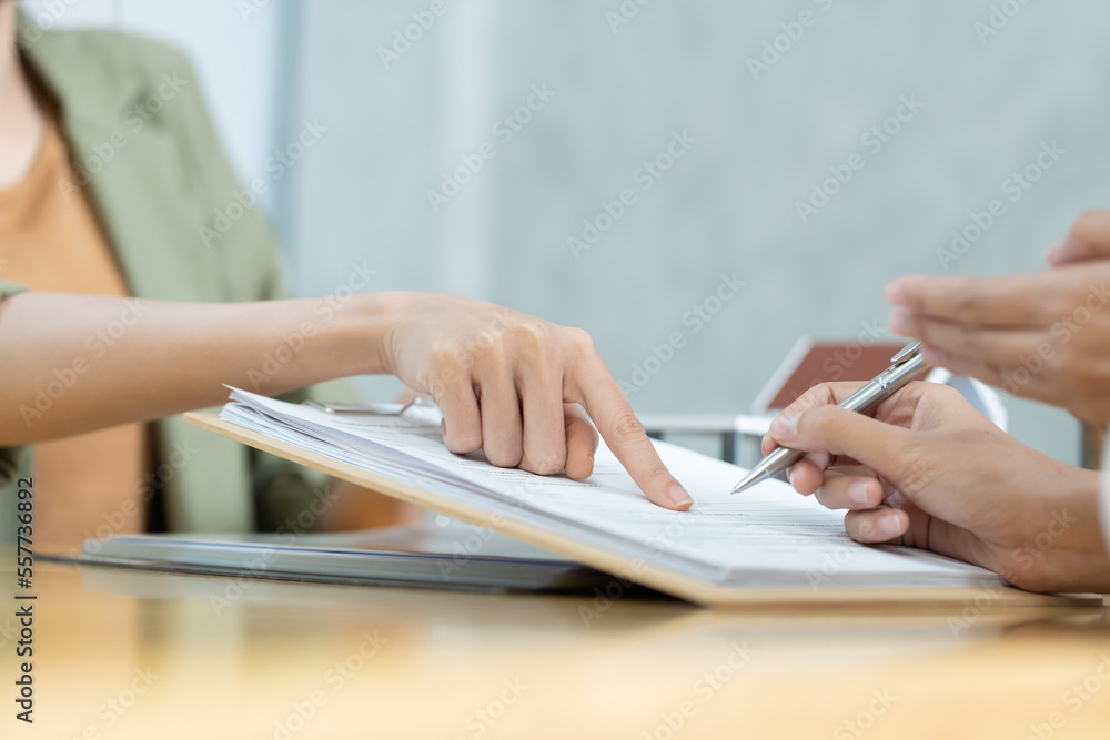 Salesmen are letting the male customers sign the sales contract, Asian women and men are doing business in the office, Business concept and contract signing Salesmen are letting the male customers sign the sales contract, Asian women and men are doing business in the office, Business concept and contract signing